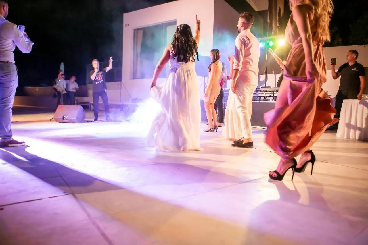 Oikos Boutique Residences Plateies فيلة