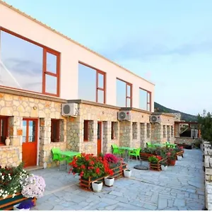 Dena Apartment Vlore